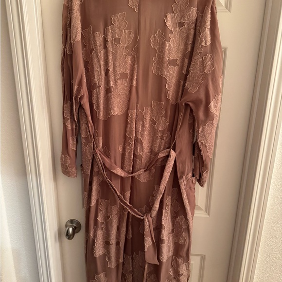 Aritzia mauve kaftan / robe. - Picture 2 of 3